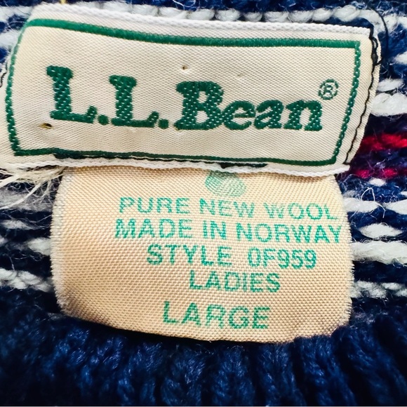 Vintage  L.L. Bean Nordic Blue and White Crew Neck Sweater - Picture 5 of 5